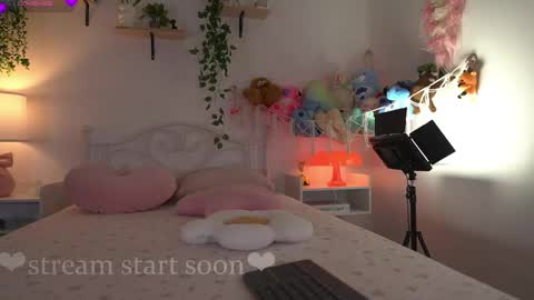 Snapshot of violeth___ chatting on April 27, 2026, 10:13 am violeth___ online show from April 27, 2026, 10:13 am