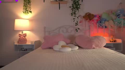 Snapshot of violeth___ chatting on May 12, 2026, 11:40 am violeth___ online show from May 12, 2026, 11:40 am