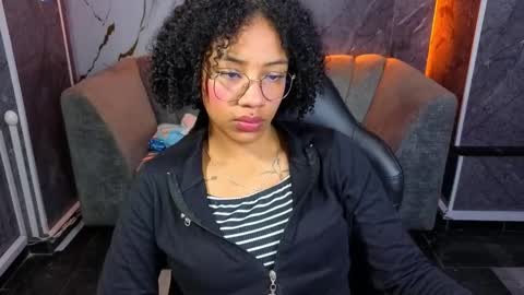 violeth_b online show from November 6, 2025, 1:23 pm