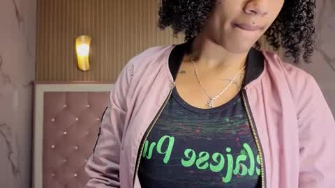 violeth_b online show from December 18, 2025, 12:44 pm