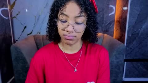 violeth_b online show from March 18, 2026, 12:52 pm