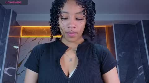 violeth_b online show from May 13, 2026, 1:30 pm