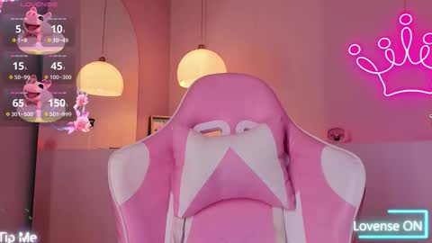 Violeth Hill online show from November 25, 2025, 7:03 pm