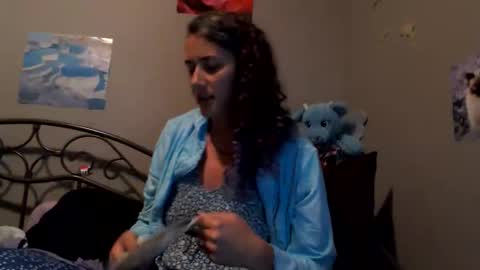 Violet Hooper online show from June 6, 2026, 3:44 am