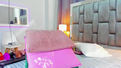 Snapshot of violethorny_69 chatting on October 7, 2025, 7:33 pm Violet online show from October 7, 2025, 7:33 pm