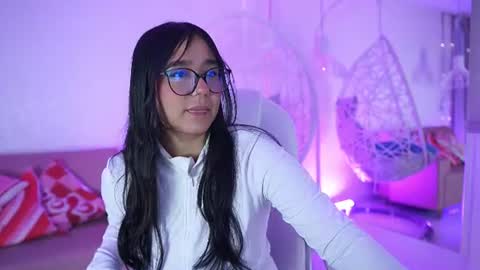Snapshot of violetjonesx chatting on June 24, 2026, 11:31 am violetjonesx online show from June 24, 2026, 11:31 am
