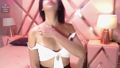 VioletLux online show from October 4, 2025, 7:45 pm