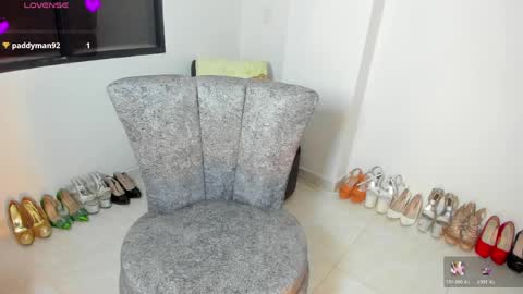 VIOLETA MONTANA online show from April 6, 2026, 2:53 am