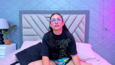 Violet Rousse online show from February 10, 2025, 3:53 pm