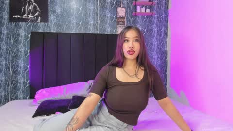 Snapshot of violetsalvatore chatting on February 6, 2025, 5:03 am Violet salvatore online show from February 6, 2025, 5:03 am