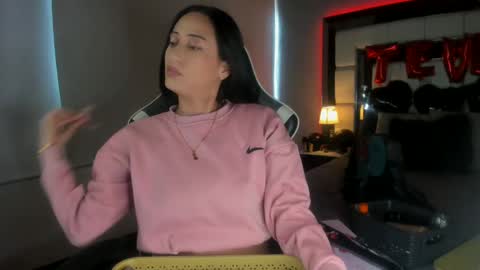 violetskinny online show from February 19, 2025, 7:16 pm