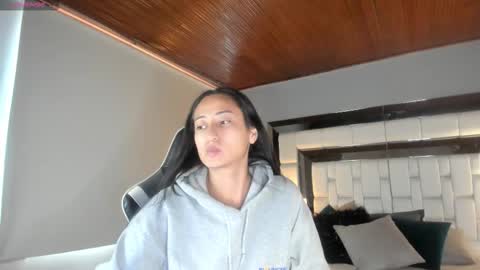 violetskinny online show from September 12, 2025, 7:03 pm