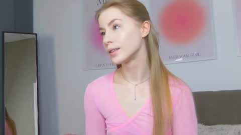 VioletSwone online show from February 22, 2026, 5:08 am