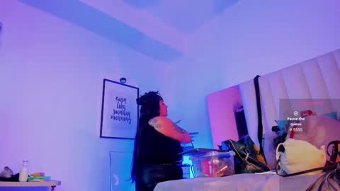 Snapshot of violett__sinclair1 chatting on October 15, 2025, 11:54 am Violett online show from October 15, 2025, 11:54 am