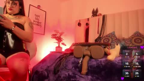 Snapshot of violett__sinclair1 chatting on October 31, 2025, 2:23 am Violett online show from October 31, 2025, 2:23 am