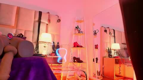 Snapshot of violett__sinclair1 chatting on November 10, 2025, 2:27 pm Violett online show from November 10, 2025, 2:27 pm