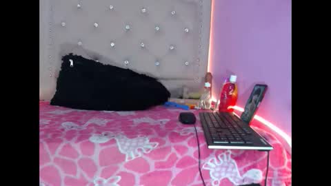 Snapshot of violett_ass chatting on January 10, 2025, 10:36 pm Samantha y jhons online show from January 10, 2025, 10:36 pm
