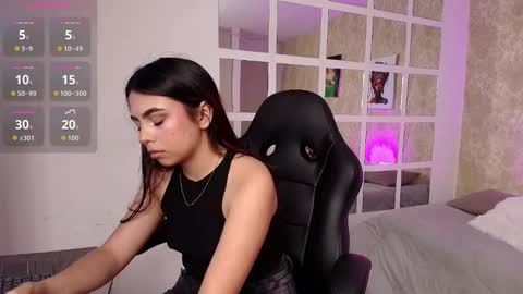 Snapshot of violett_eup chatting on November 4, 2025, 7:13 pm VIOLETTE online show from November 4, 2025, 7:13 pm