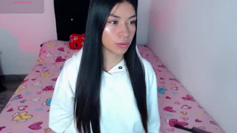 Snapshot of violett_flowers chatting on September 8, 2025, 7:13 pm violeta online show from September 8, 2025, 7:13 pm