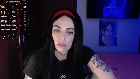 violett  Independent model online show from December 3, 2025, 6:10 am