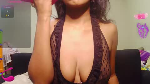 Snapshot of violett_lara chatting on January 19, 2025, 2:36 am violett online show from January 19, 2025, 2:36 am