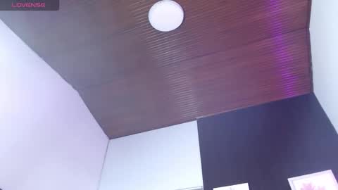 violett_queen122 online show from September 16, 2025, 1:23 pm