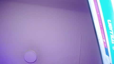 violett_queen122 online show from September 30, 2025, 2:27 am