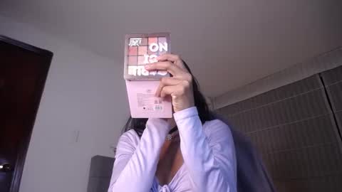 violett_queen122 online show from October 24, 2025, 2:19 am