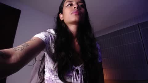 violett_queen122 online show from November 5, 2025, 2:55 am