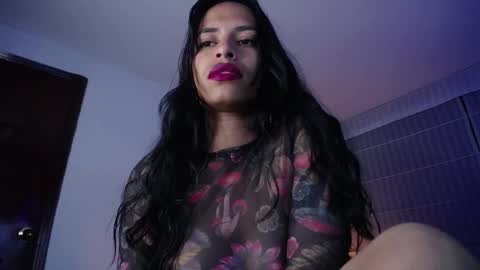 violett_queen122 online show from November 6, 2025, 2:34 am