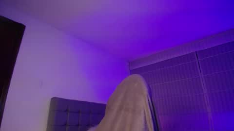 violett_queen122 online show from November 13, 2025, 3:05 am