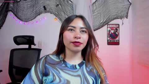 Snapshot of violett_red chatting on October 13, 2025, 9:15 pm Violeta online show from October 13, 2025, 9:15 pm