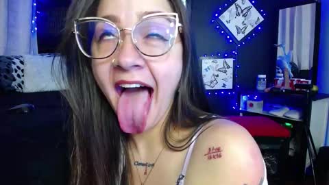 violetta_afrodita online show from November 26, 2025, 10:11 pm