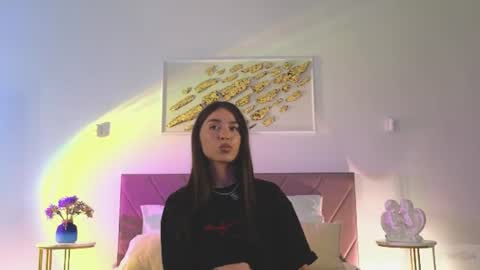 violetta_finch online show from June 11, 2026, 10:57 am