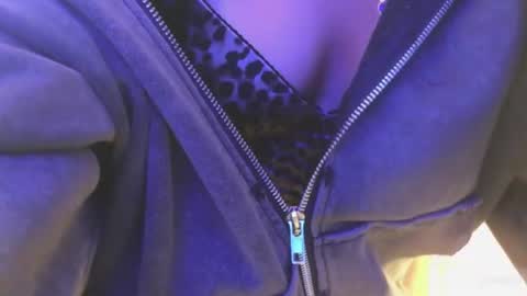 violetta_finch online show from July 23, 2026, 10:57 am