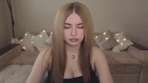 ViolettaOtis online show from October 3, 2025, 11:07 am