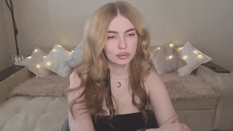 ViolettaOtis online show from October 9, 2025, 11:30 am