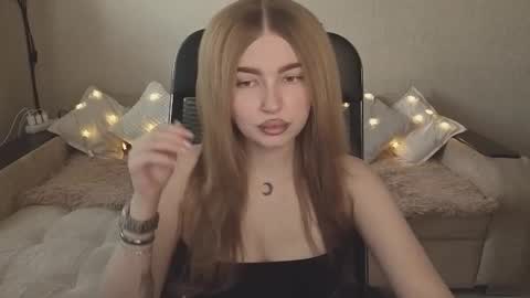 ViolettaOtis online show from November 3, 2025, 12:28 pm