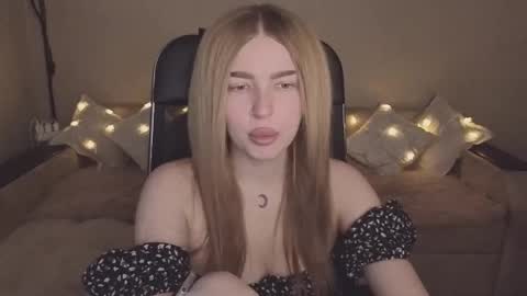 ViolettaOtis online show from November 10, 2025, 12:15 pm