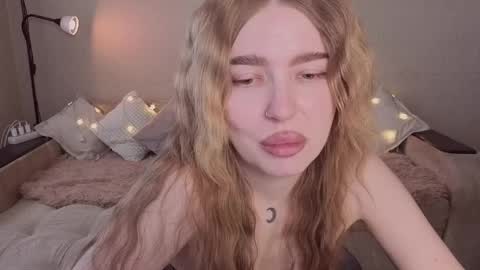 Snapshot of violettaotis chatting on April 23, 2026, 2:08 pm ViolettaOtis online show from April 23, 2026, 2:08 pm
