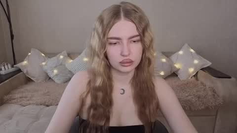Snapshot of violettaotis chatting on April 27, 2026, 12:47 pm ViolettaOtis online show from April 27, 2026, 12:47 pm