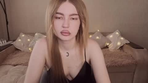 Snapshot of violettaotis chatting on April 28, 2026, 2:00 pm ViolettaOtis online show from April 28, 2026, 2:00 pm