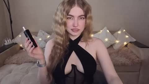 Snapshot of violettaotis chatting on May 2, 2026, 1:38 pm ViolettaOtis online show from May 2, 2026, 1:38 pm