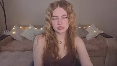 Snapshot of violettaotis chatting on May 18, 2026, 3:29 pm ViolettaOtis online show from May 18, 2026, 3:29 pm