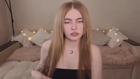 Snapshot of violettaotis chatting on May 27, 2026, 12:46 pm ViolettaOtis online show from May 27, 2026, 12:46 pm