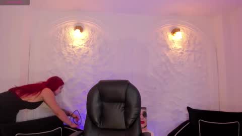 Violett Castel online show from October 5, 2025, 5:44 pm