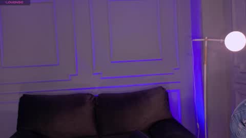 Violett Castel online show from March 11, 2026, 7:31 pm