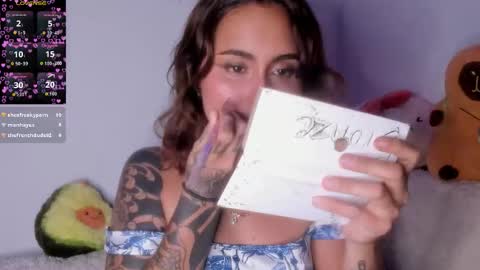 Violette  online show from October 8, 2025, 11:35 pm