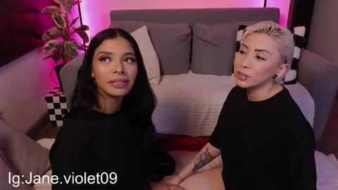 Snapshot of violettgrey_ chatting on October 2, 2025, 12:17 am Violet online show from October 2, 2025, 12:17 am