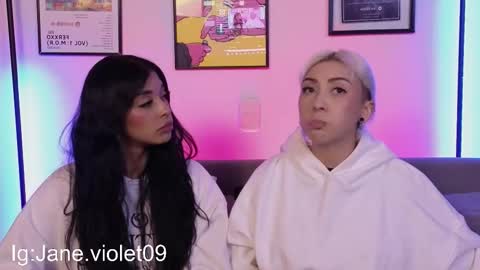 Snapshot of violettgrey_ chatting on October 9, 2025, 11:58 pm Violet online show from October 9, 2025, 11:58 pm